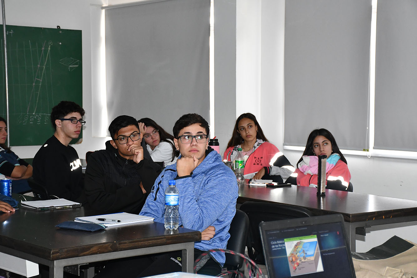 Estudiantes de nivel secundario de la ciudad y región comenzaron las ...